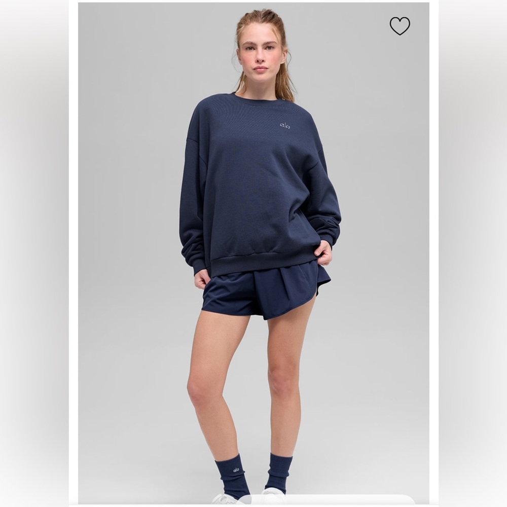 NWT ALO yoga Accolade crewneck in navy - Picture 5 of 5